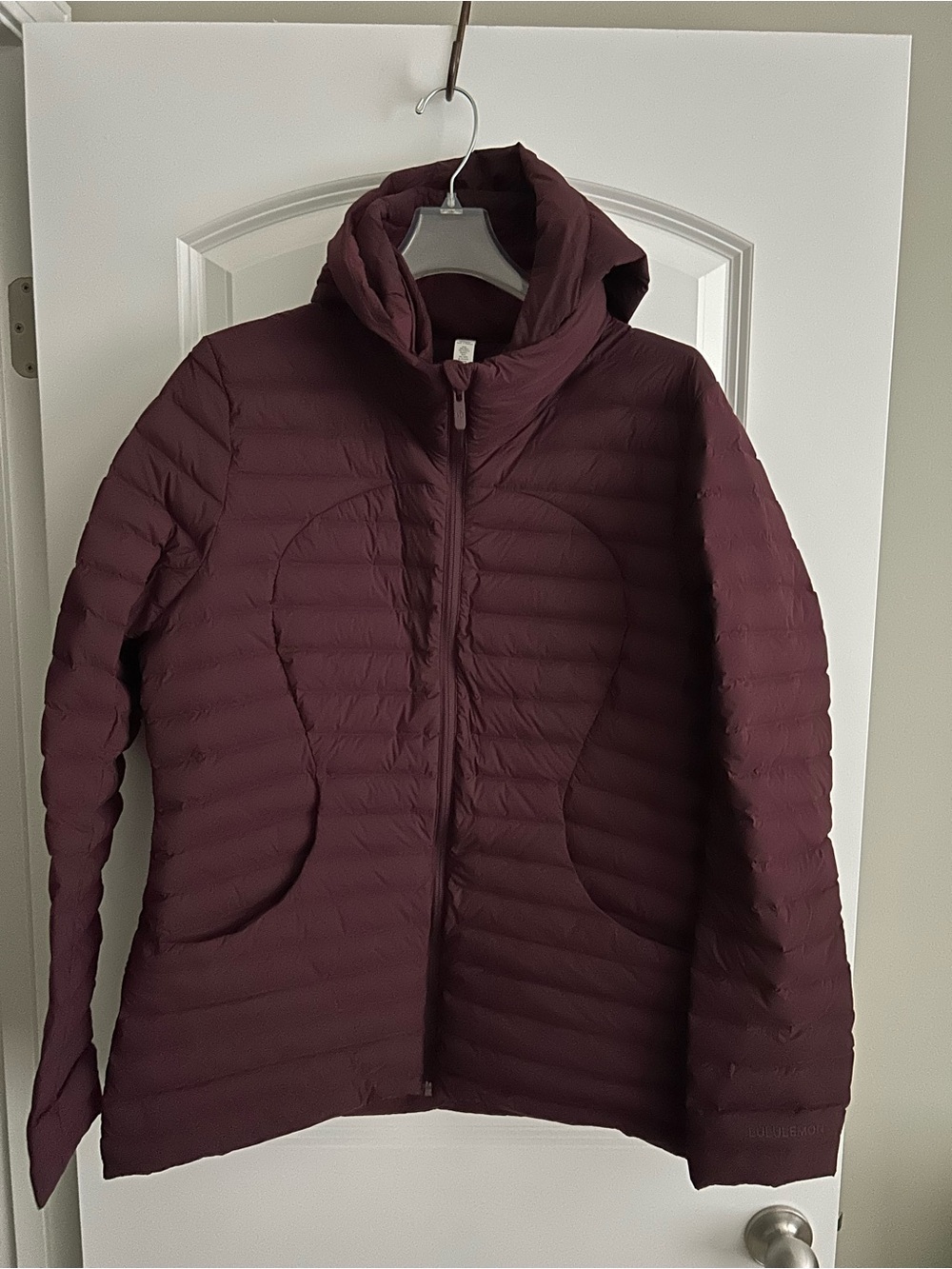 NWOT lululemon athletica Pack It DownJacket in Deep Burgundy Size 14